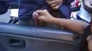 خوبصورت امریکی بیوی گڑبڑ ہو جاتا ہے کے فرش پر اس کمرے میں رہنے والے