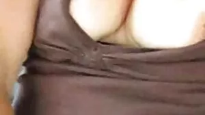 Busty لیٹنا