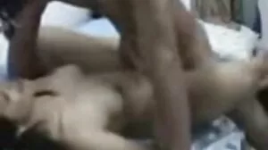 بیوی ایک بنچ اور شوہر گھڑیاں