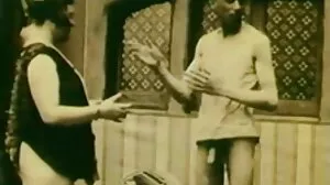 چہرے کے ساتھ بڑے سیاہ کاک